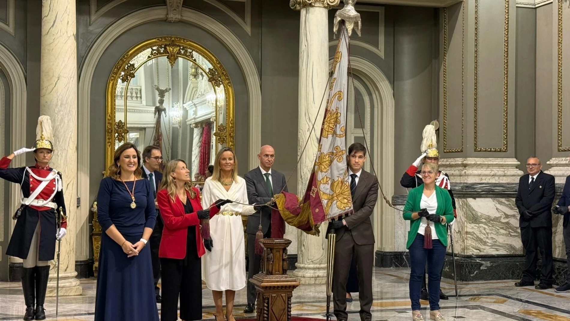 El portavoz del PSPV en el Ayuntamiento de València, Borja Sanjuan, portador de la Reial Senyera durante la Procesión Cívica del 9 d'Octubre EUROPA PRESS 08/10/2025