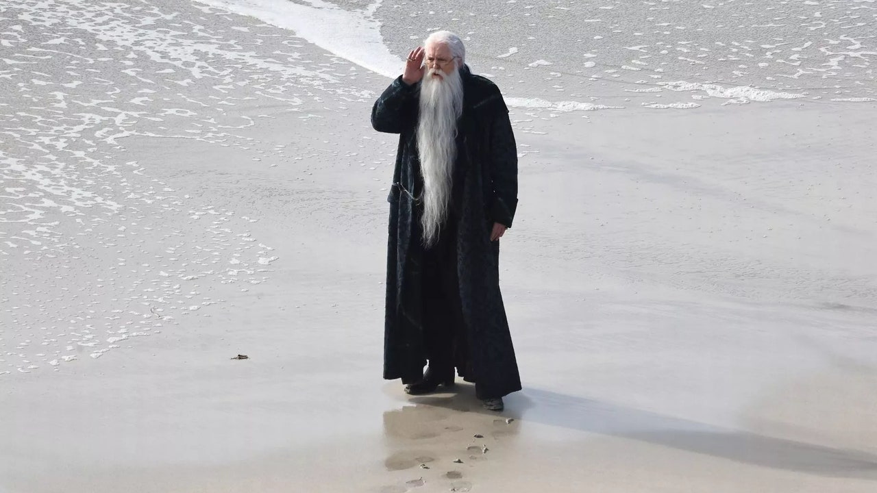 Las primeras imágenes de John Lithgow como Dumbledore desatan las teorías de los fans de 'Harry Potter'