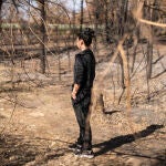 Elena Spiridon, viuda de Mircea Spiridon, el hombre que murió el pasado 12 de agosto por el incendio de Tres Cantos, este 8 de octubre en una zona cercana al suceso.