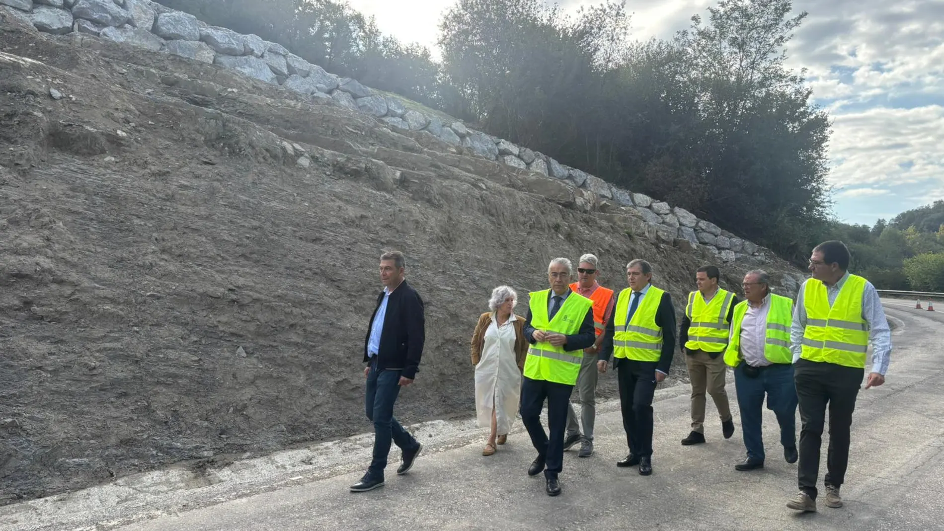 El director general de Carreteras e Infraestructuras, Jesús Puerta, durante su visita a las obras de la BU-550