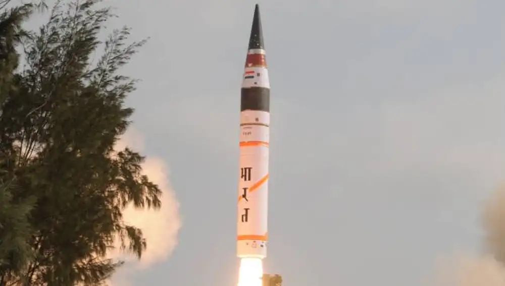 Primer test de vuelo del Agni-V en 2012.