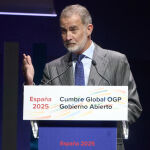 El Rey Felipe VI ensalza los valores democráticos en el cierre de la Cumbre Global del Gobierno Abierto en Vitoria que comenzó Pedro Sánchez el pasado martes