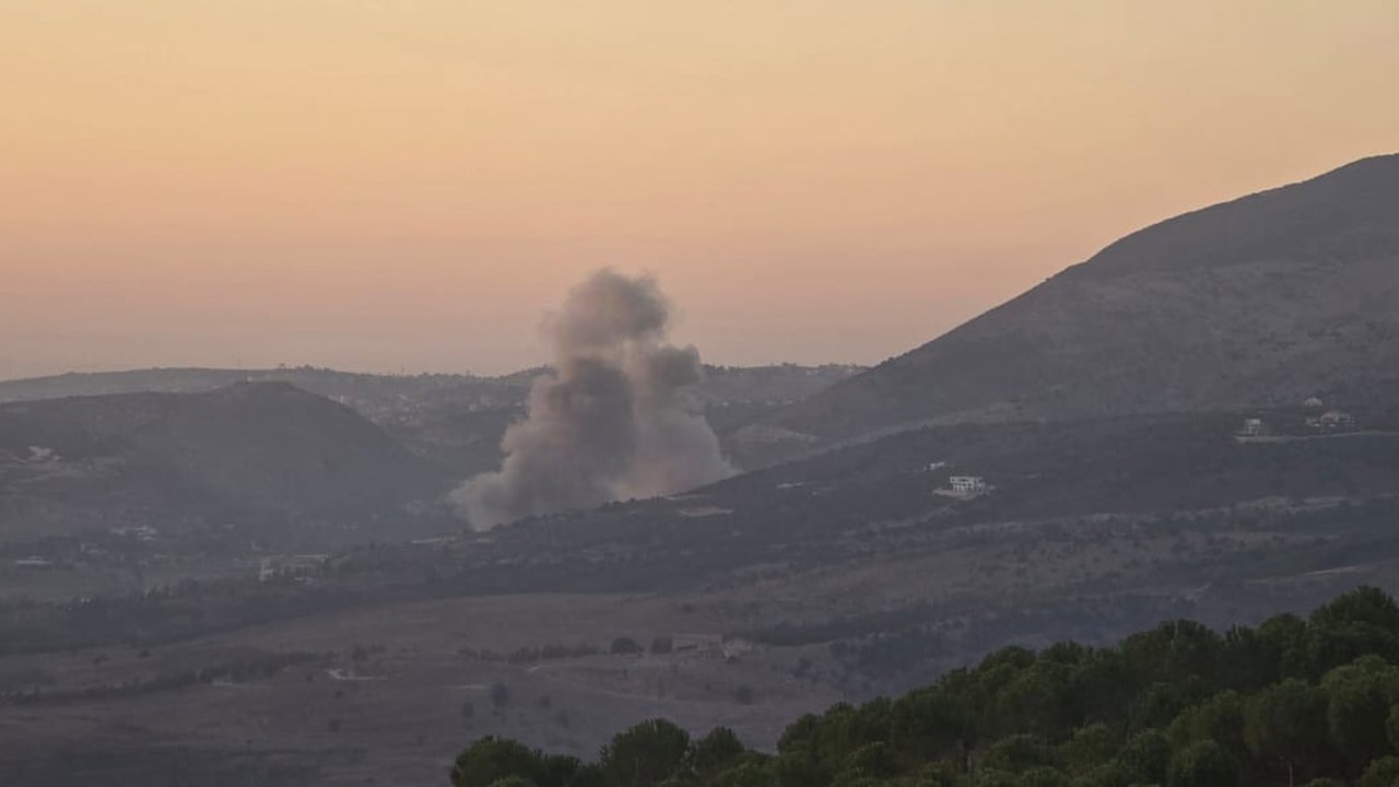 Israel bombardea objetivos de Hizbulá en el Líbano mientras aplica el plan de paz en Gaza