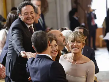 El presidente del gobierno, Pedro Sánchez (delante), su esposa, Begoña Gómez (d), el fiscal general del Estado de España, Álvaro García Ortiz (i), y la presidenta del Congreso, Francina Armengol (c)ly Begoña Gomez. El presidente del gobierno, Pedro Sánchez (delante), su esposa, Begoña Gómez (d), el fiscal general del Estado de España, Álvaro García Ortiz (i), y la presidenta del Congreso, Francina Armengol (c)ly Begoña Gomez.