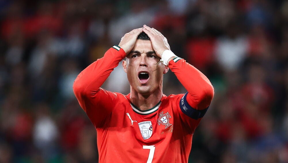 Neves salva a Portugal y lo mantiene encaminado hacia el Mundial