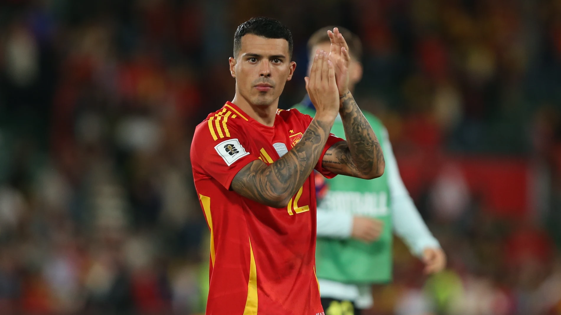 Spain's Pedro Porro applauds to fans after a World Cup 2026 Group E qualifying soccer match between Spain and Georgia at Manuel Martinez Valero stadium in Elche, Spain, Saturday, Oct. 11, 2025. (AP Photo/Alberto Saiz)