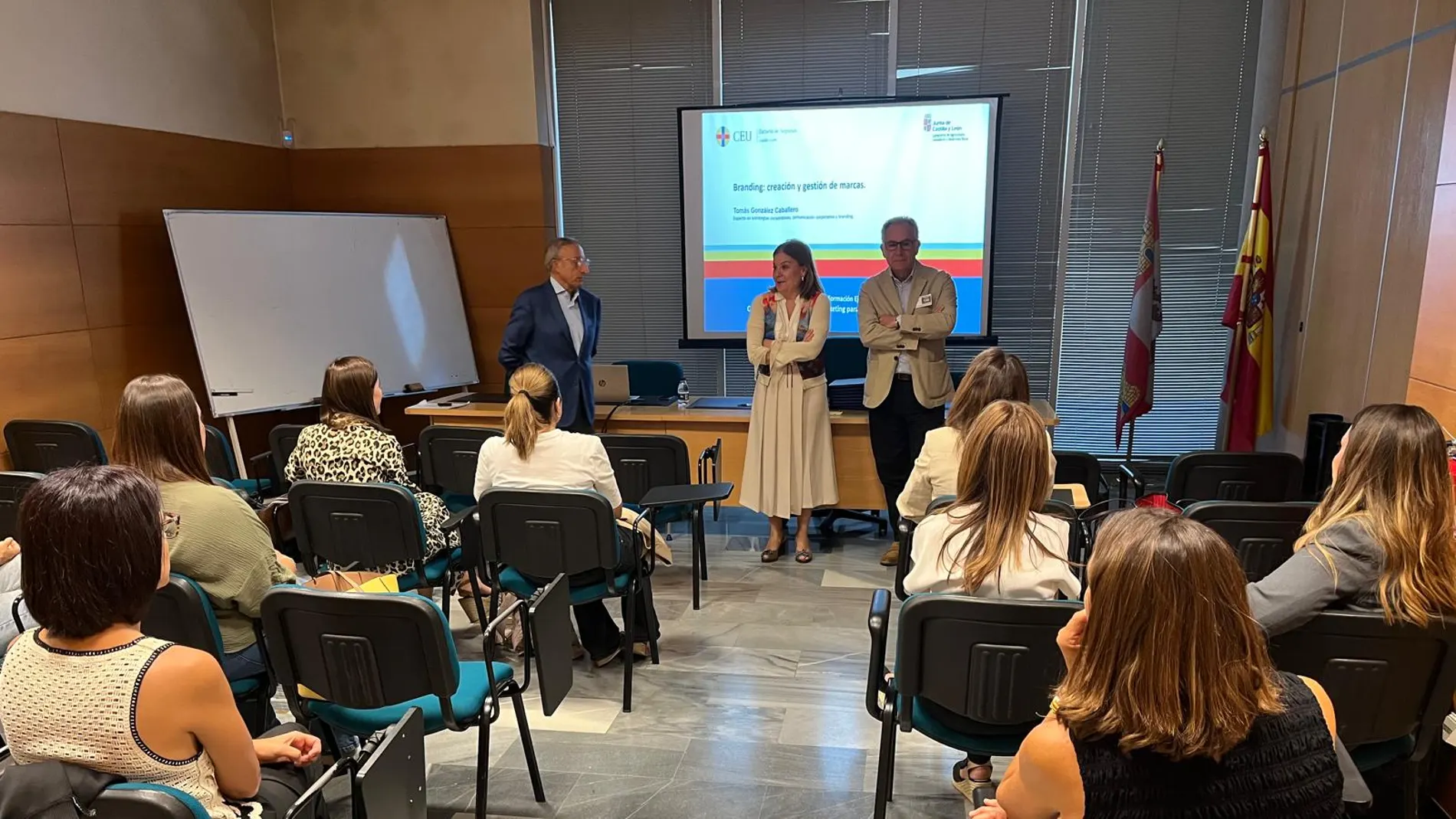 La Junta forma en Comunicación Estratégica y Marketing a directivos de las empresas agroalimentarias de la comunidad