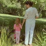 Meghan Markle publica fotos y vídeos inéditos de su hija Lilibet en un homenaje por el Día de la Niña