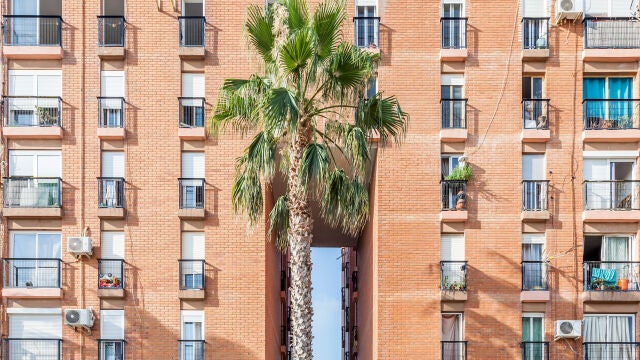 Generalitat licita instalación de 300 sistemas de seguridad y alarmas para evitar ocupación ilegal en viviendas públicas