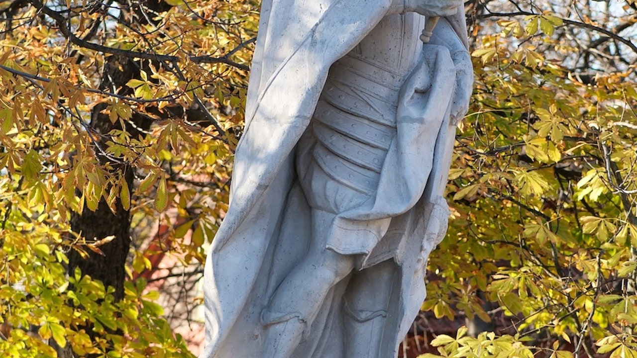 Una nueva estatua de Carlos V para Atocha: el PP plantea homenajear al emperador en el proyecto de reforma