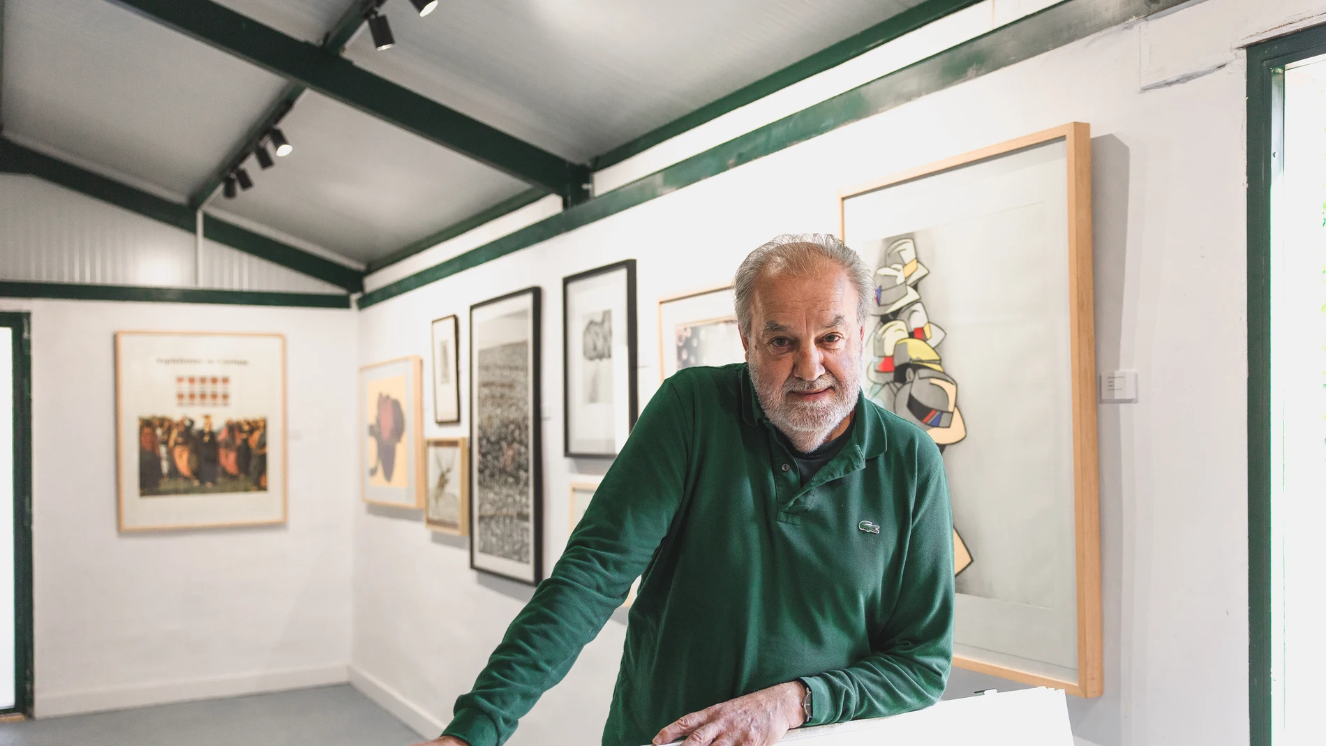 La visión de Mariano Olcese transforma el pueblo en epicentro cultural con una colección de grabados de Barceló o Miró que unen tradición y contemporaneidad