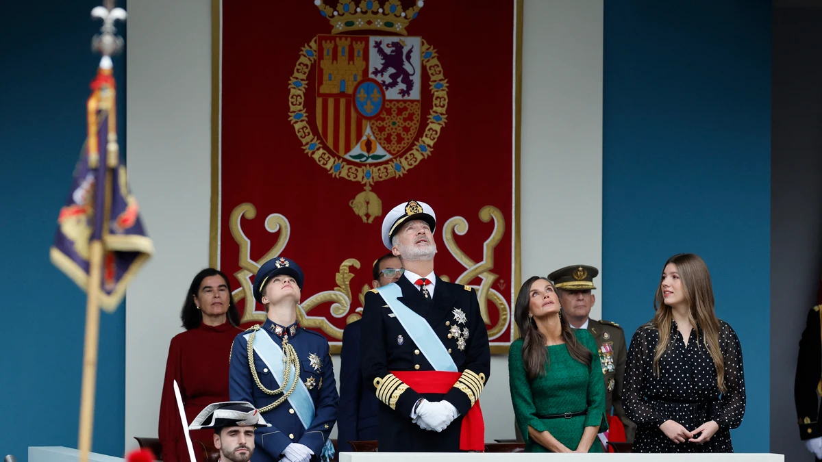 Cómo llegar al desfile del 12 de octubre en Madrid 2026: metro, autobús y restricciones para coches y patinetes