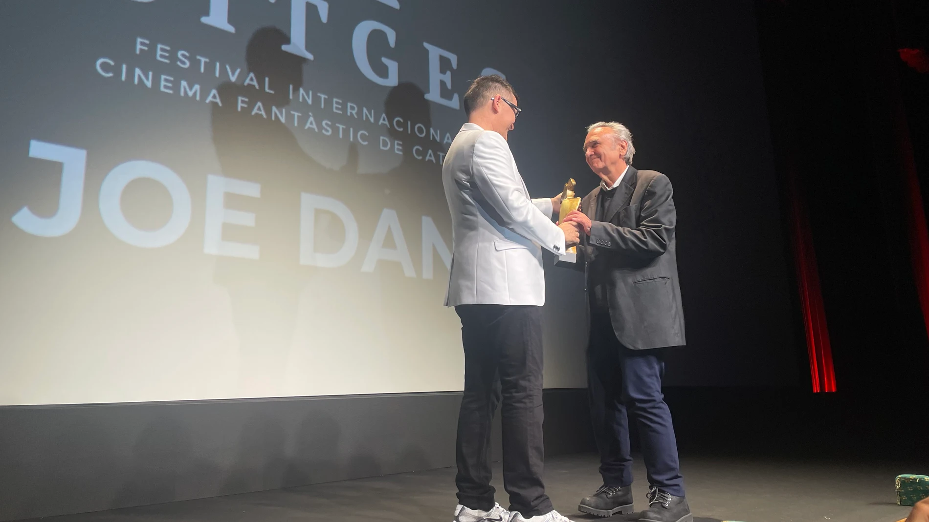El director del Festival de Sitges Ángel Sala entrega el Gran Premio Honorífico a Joe Dante EUROPA PRESS 12/10/2025