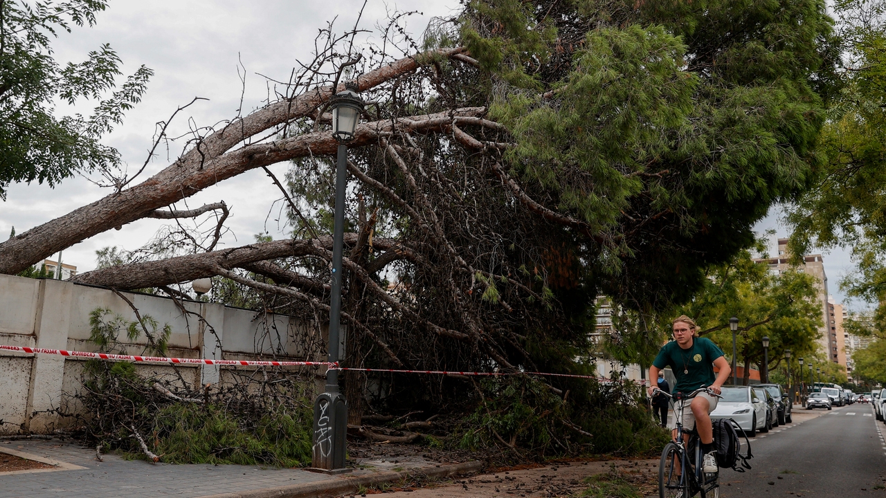 Aemet eleva la alerta roja en Valencia y Protección Civil lanza un Es-Alert