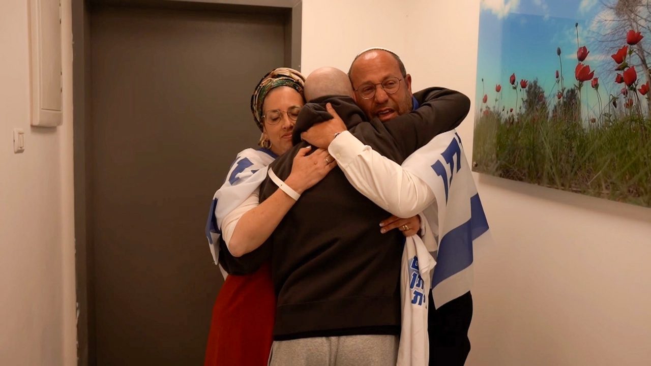 Hamás libera a todos los rehenes israelíes vivos y el país estalla en júbilo