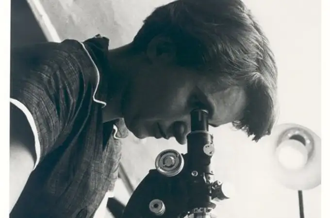 Rosalind Franklin: la mujer que iluminó la doble hélice del ADN Rosalind Franklin: la mujer que iluminó la doble hélice del ADN