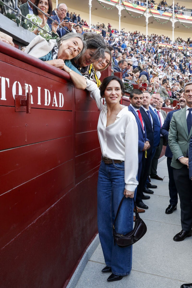 El look de Ayuso.