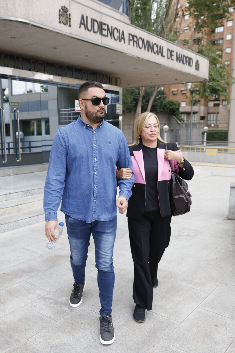 Belén Esteban llega a la Audiencia Provincial de Madrid junto a su marido Miguel Marcos