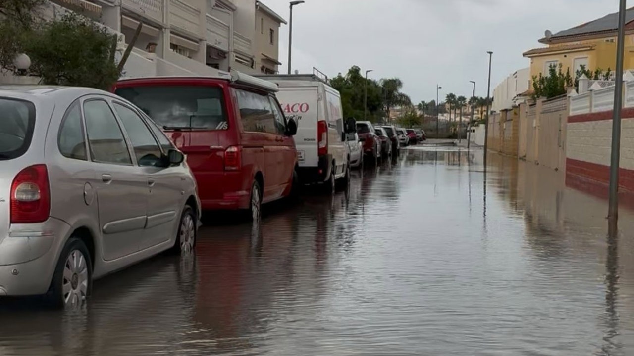 Los bomberos realizan más de una quincena de servicios por rescates y achiques de agua en la provincia de Valencia, sobre todo en Gandia