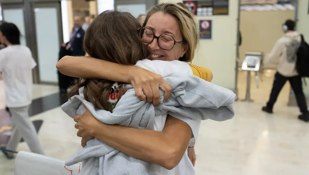 Reyes Rigo, a su llegada a España tras pasar 12 días retenida en Israel: "Ha merecido la pena, vamos a volver"