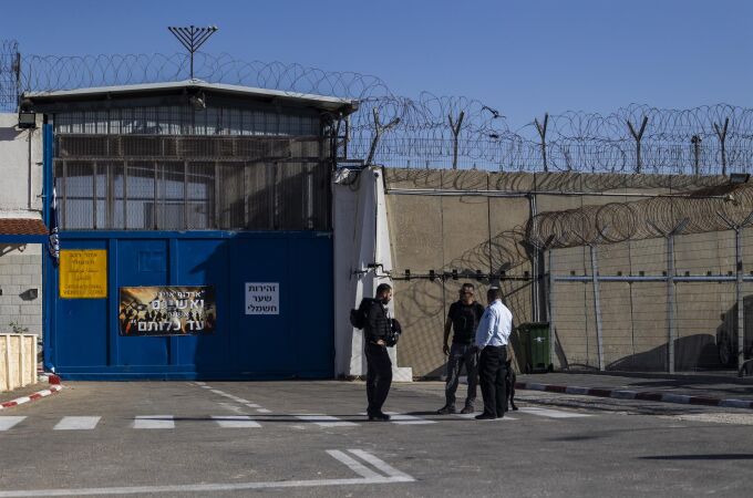 O.Próximo.- Llegan a Gaza los primeros presos palestinos liberados por Israel tras el canje con rehenes