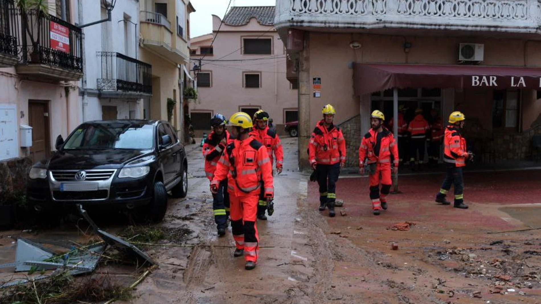 TARRAGONA, 13/10/2025.- Las lluvias torrenciales caídas en las últimas horas en las comarcas del sur de Tarragona han causado inundaciones que han cortado carreteras y vías de ferrocarril, importantes daños materiales en diversas poblaciones, donde se desbordaron muchos barrancos y rieras, y han obligado a suspender las clases en cinco comarcas. EFE/ bomerscat en su cuenta oficial de la red X El Godall </picture><figcaption><b>Daños producidos por la DANA en Tarragona</b><span>Agencia EFE</span></figcaption></figure></div></header></div><div class=