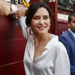 El look de Ayuso en los toros.