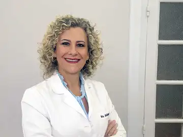 Dra. Cristina Sacramento, especialista en cirugía de columna Dra. Cristina Sacramento, especialista en cirugía de columna