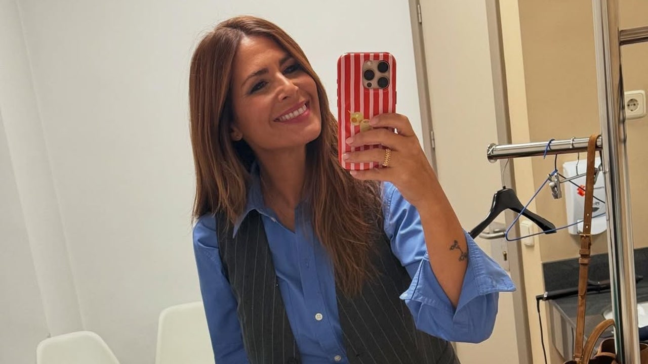 El look más cinematográfico de Nuria Roca: homenaje a Diane Keaton y guiño al estilo ‘Annie Hall’