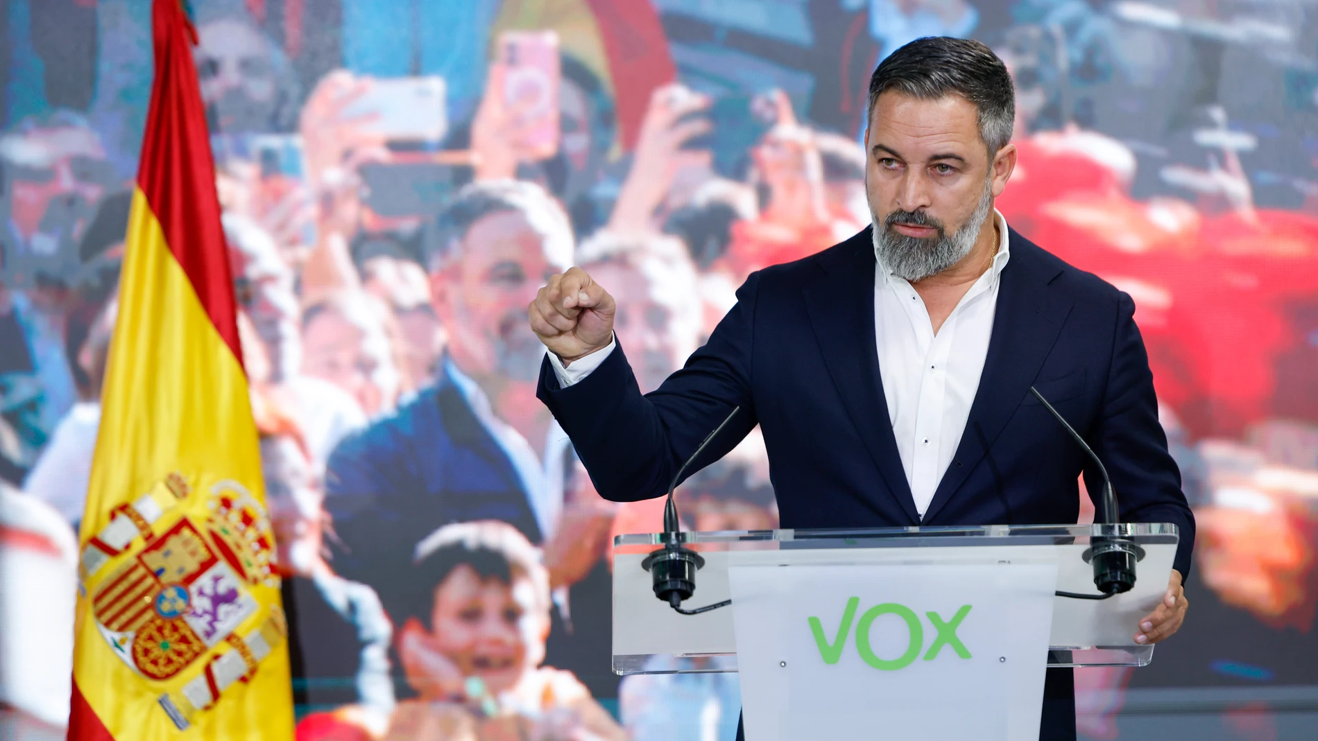 MADRID, 13/10/2025.- El líder de Vox, Santiago Abascal durante la rueda de prensa ofrecida este lunes tras la reunión del Comité Ejecutivo Nacional del partido. EFE/Mariscal