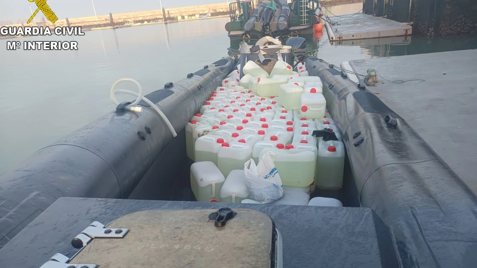 Petacas de gasolina incautadas por la Guardia Civil en Cádiz