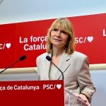 La viceprimera secretaria y portavoz del PSC, Lluïsa Moret, en una rueda de prensa desde la sede del partido
