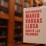 Vargas Llosa en cien palabras, de la A a la Z, un mapa simbólico y afectivo del Nobel