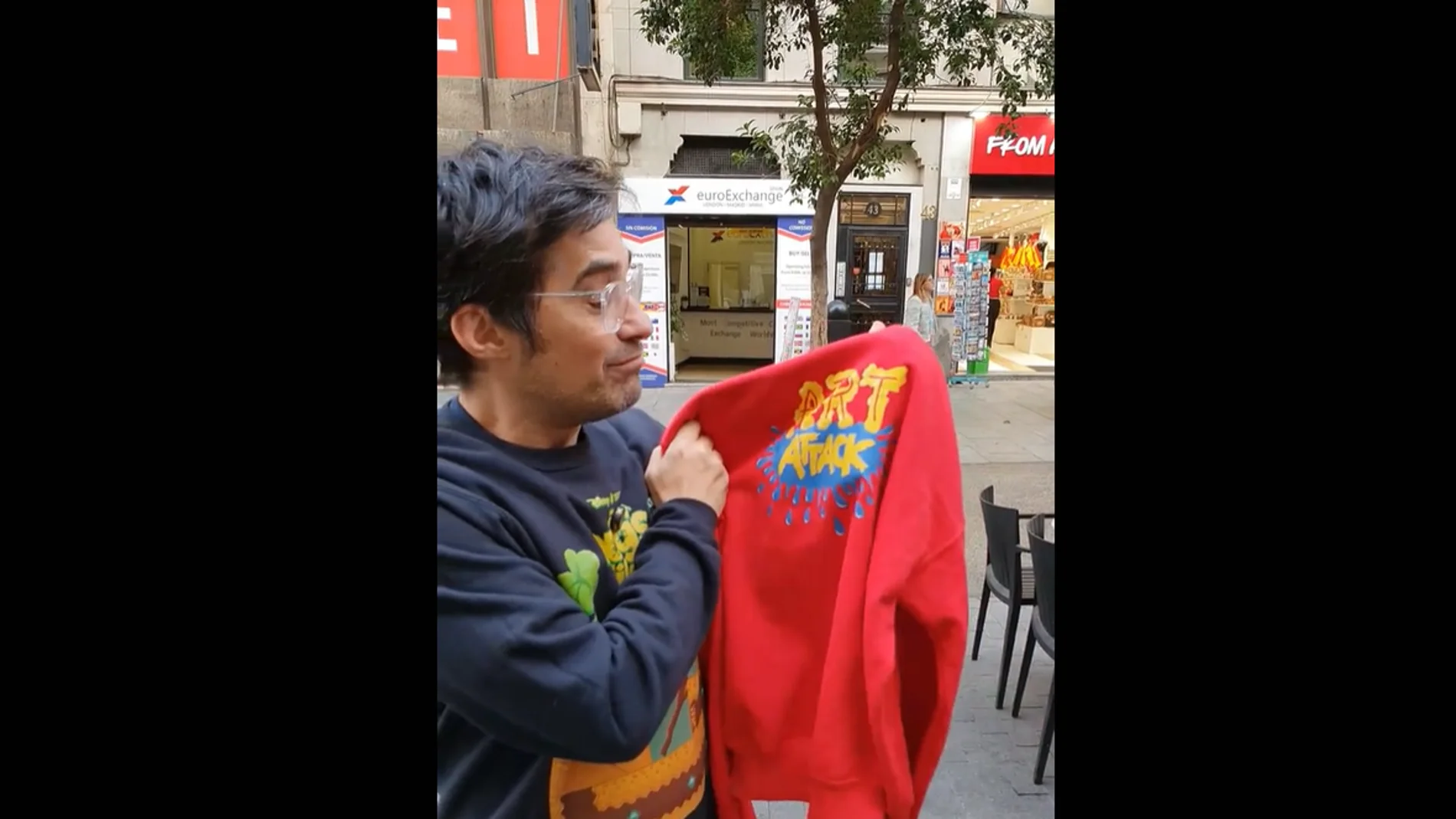 Jordi Cruz con la sudadera de ‘Art Attack’ en la presentación de Livo