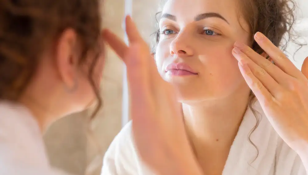Cuidar la piel cada día es clave para aprovechar los beneficios de las vitaminas y mantenerla luminosa.