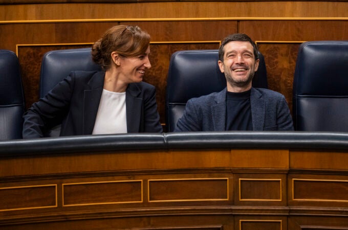 Mónica García y Pablo Bustinduy, en el Pleno del Congreso. David Jar