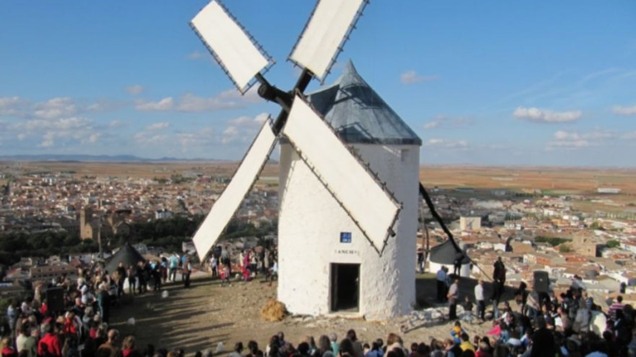 El Oro Rojo de La Mancha: así es la fiesta con la que un pueblo toledano rinde homenajea su joya más preciada