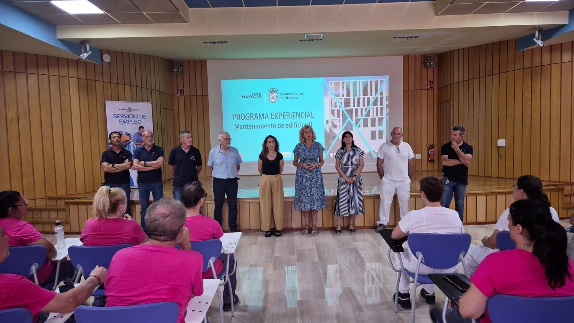 El paro en "mínimos históricos" en Murcia tras un 38% más de contrataciones que el año pasado