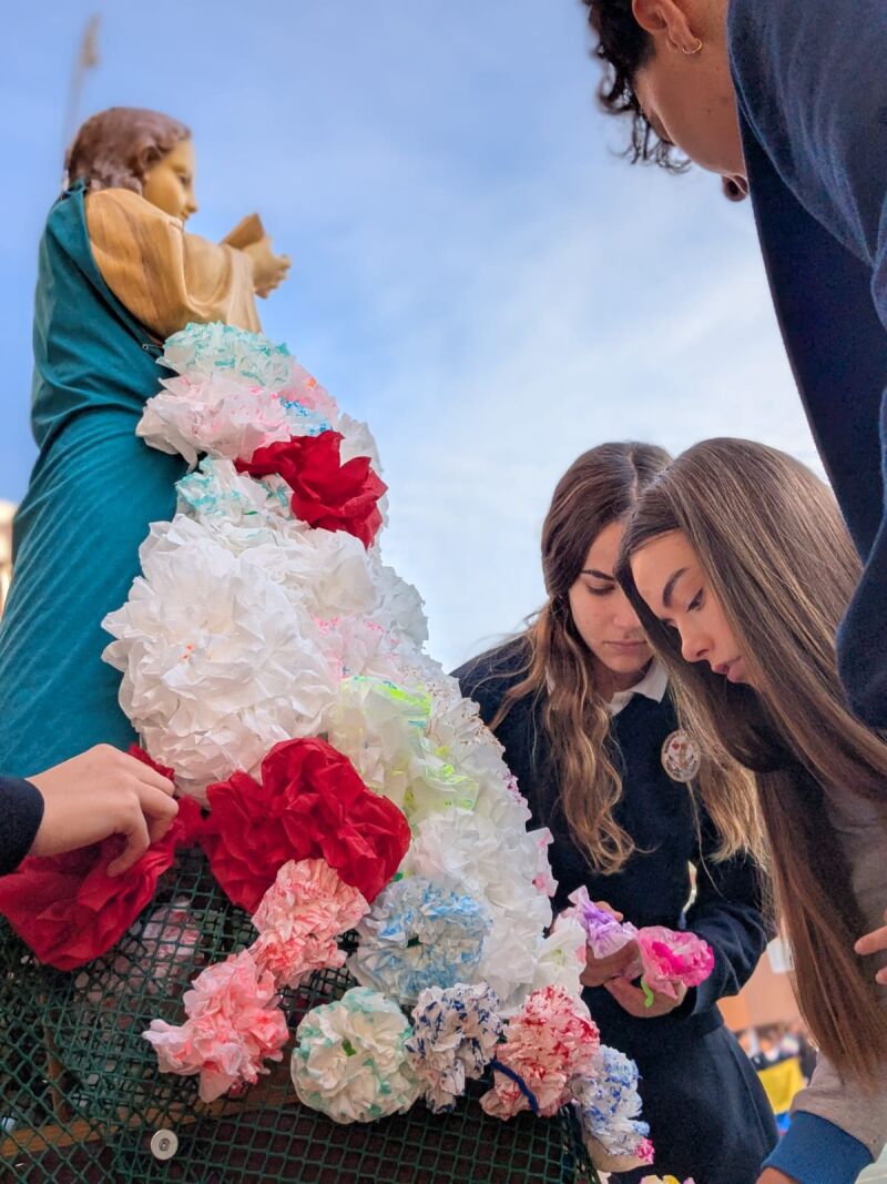 Ofrenda floral a la Virgen Niña