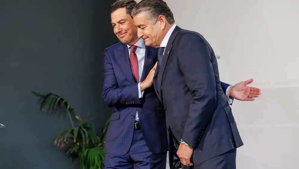 Juanma Moreno preside acto de toma de posesión consejeros