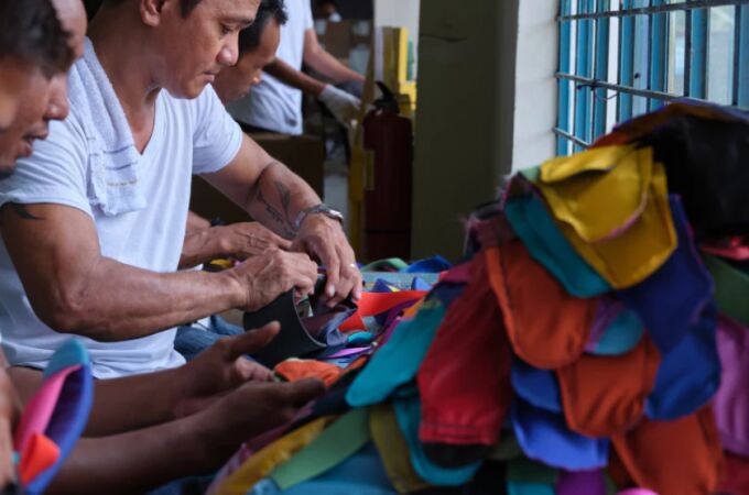 Uso de los retazos que sobran de fabricar otras prendas