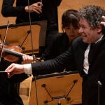 La Filarmónica de Los Ángeles celebra el legado de Dudamel con programa 'Gustavo's fiesta'