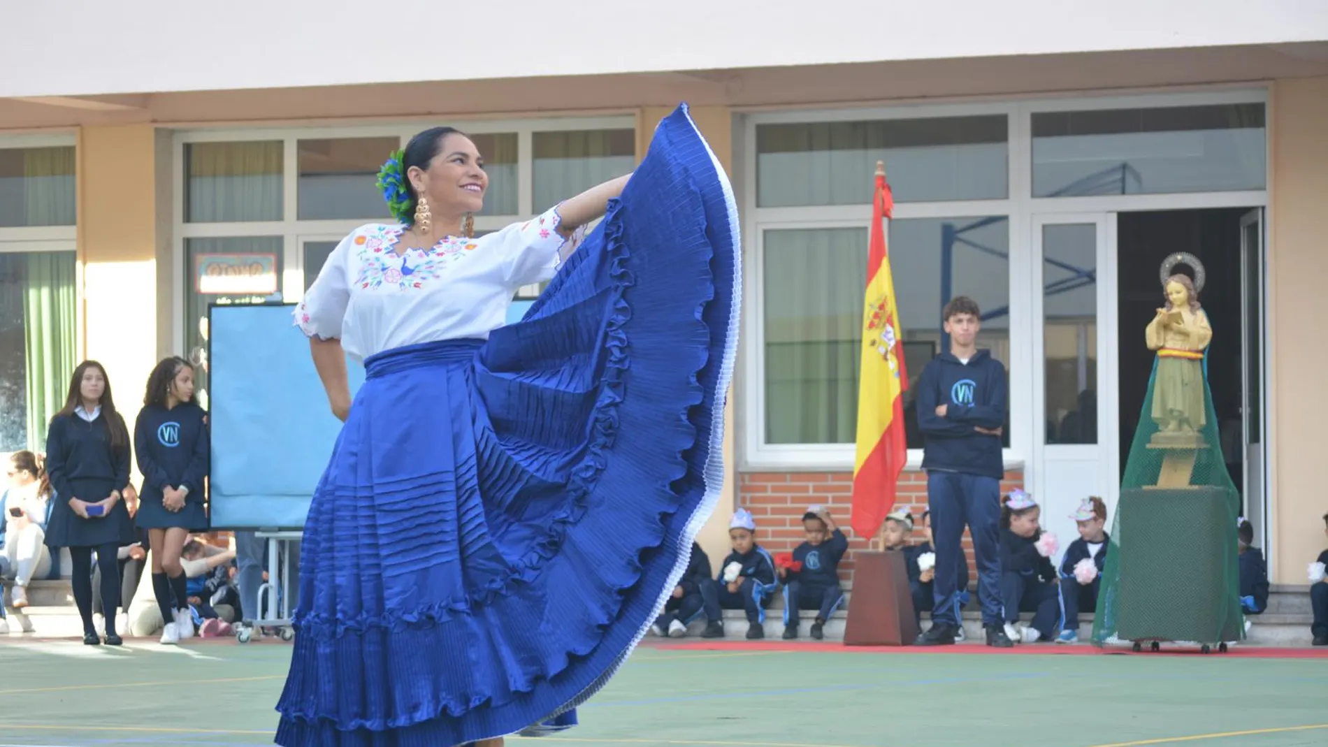 Homenaje del Colegio Virgen Niña de Valladolid a la Hispanidad