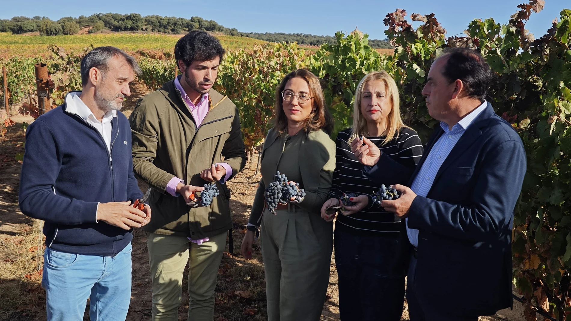 González Corral hace balance de la campaña de la vendimia en Soria junto a Benito Serrano y Yolanda de Gregorio, entre otros
