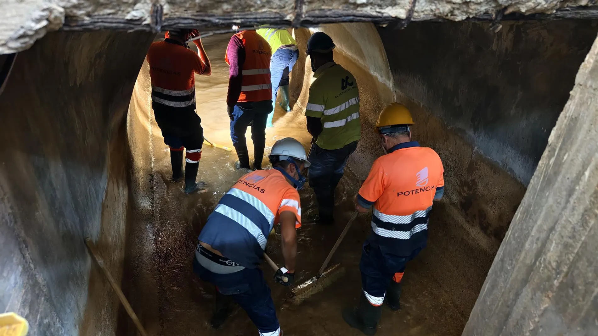 MURCIA.-La limpieza del canal da MCT llegaría este miércoles al depósito de El Mirador, en San Javier