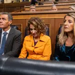 Pedro Sánchez, María Jesús Montero y Yolanda Díaz en el Pleno del Congreso. David Jar