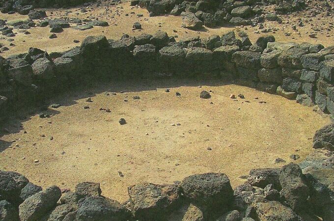 Construcción circular en el yacimiento de Handoga