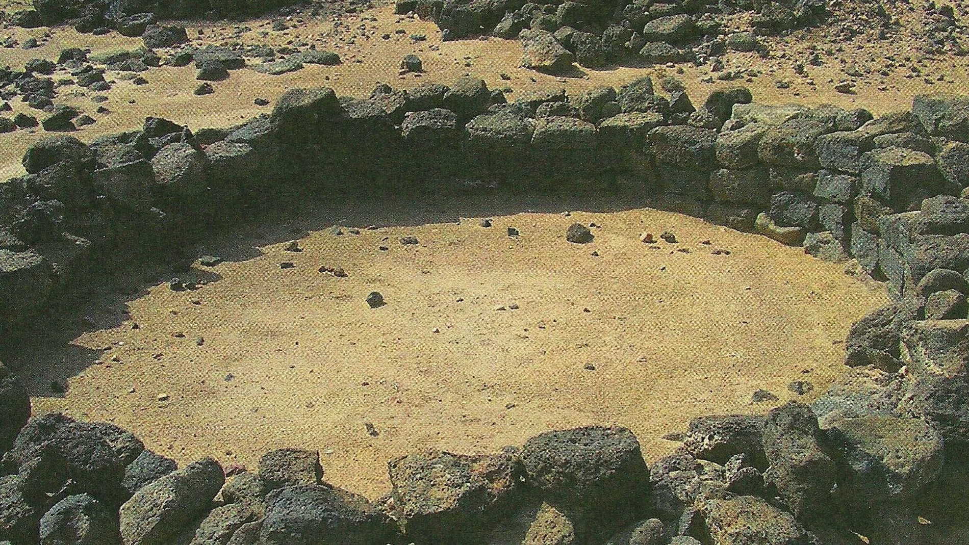 Construcción circular en el yacimiento de Handoga