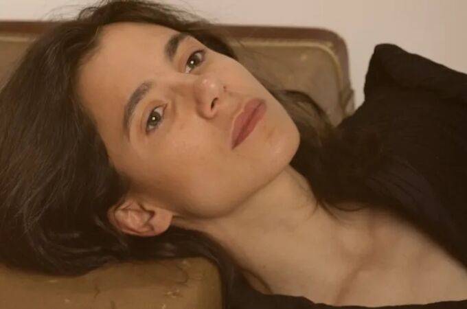 El trabajo de Natalia Huarte rezuma técnica y organicidad a partes iguales componiendo, bajo un código nada sencillo -gran trabajo también de Luz Arcas en la asesoría de movimiento-, un personaje rico, lleno de aristas, contradictorio, descaradamente humano