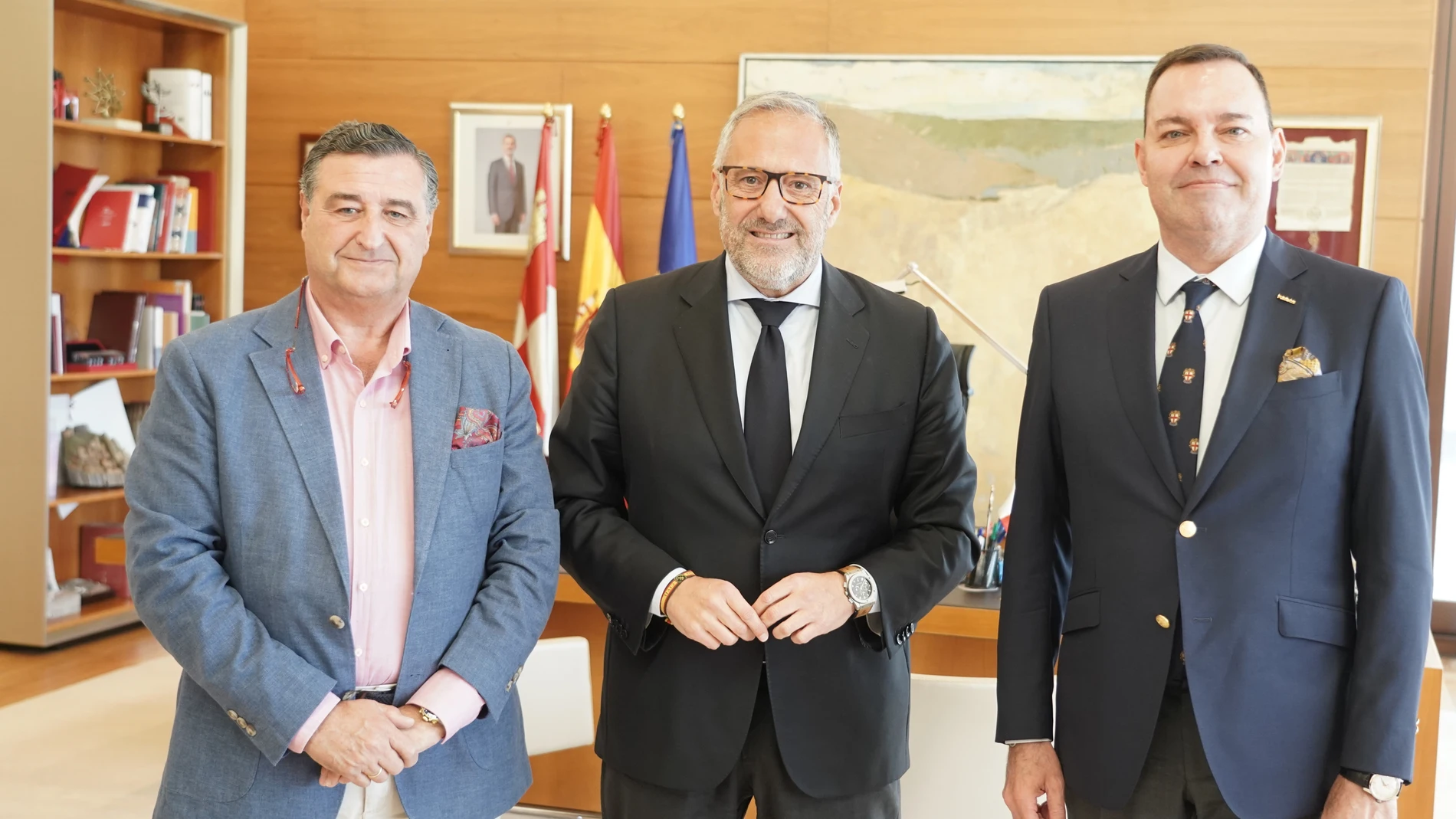 Félix Romanos, secretario del Patronato de FUNDOS, Carlos Pollán, presidente de las Cortes de Castilla y León y José María Viejo, director general de FUNDOS